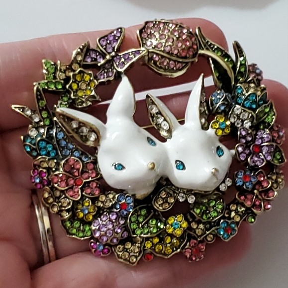 Easter bunny brooch enamel butterflies flowers wreath rhinestones New STUNNING - Picture 9 of 10